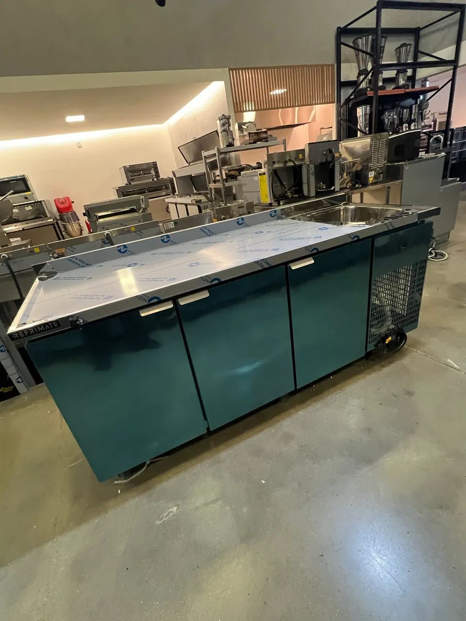 Balcão de serviço refrigerado 2m com pia - pronta entrega 