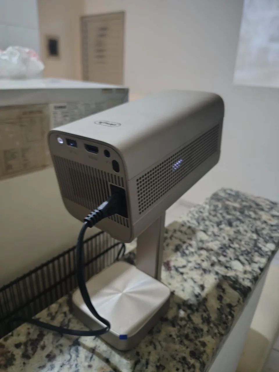 Projetor Knup em estado de novo com caixa e acessórios  - Foto 2