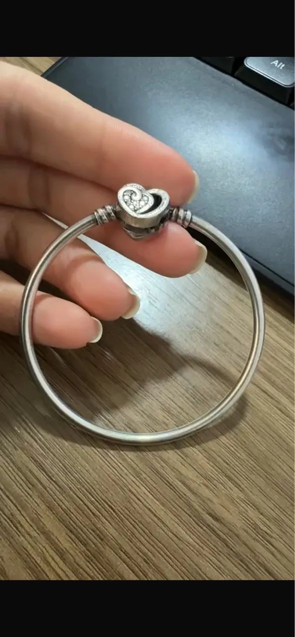 Pulseira rígida Pandora 