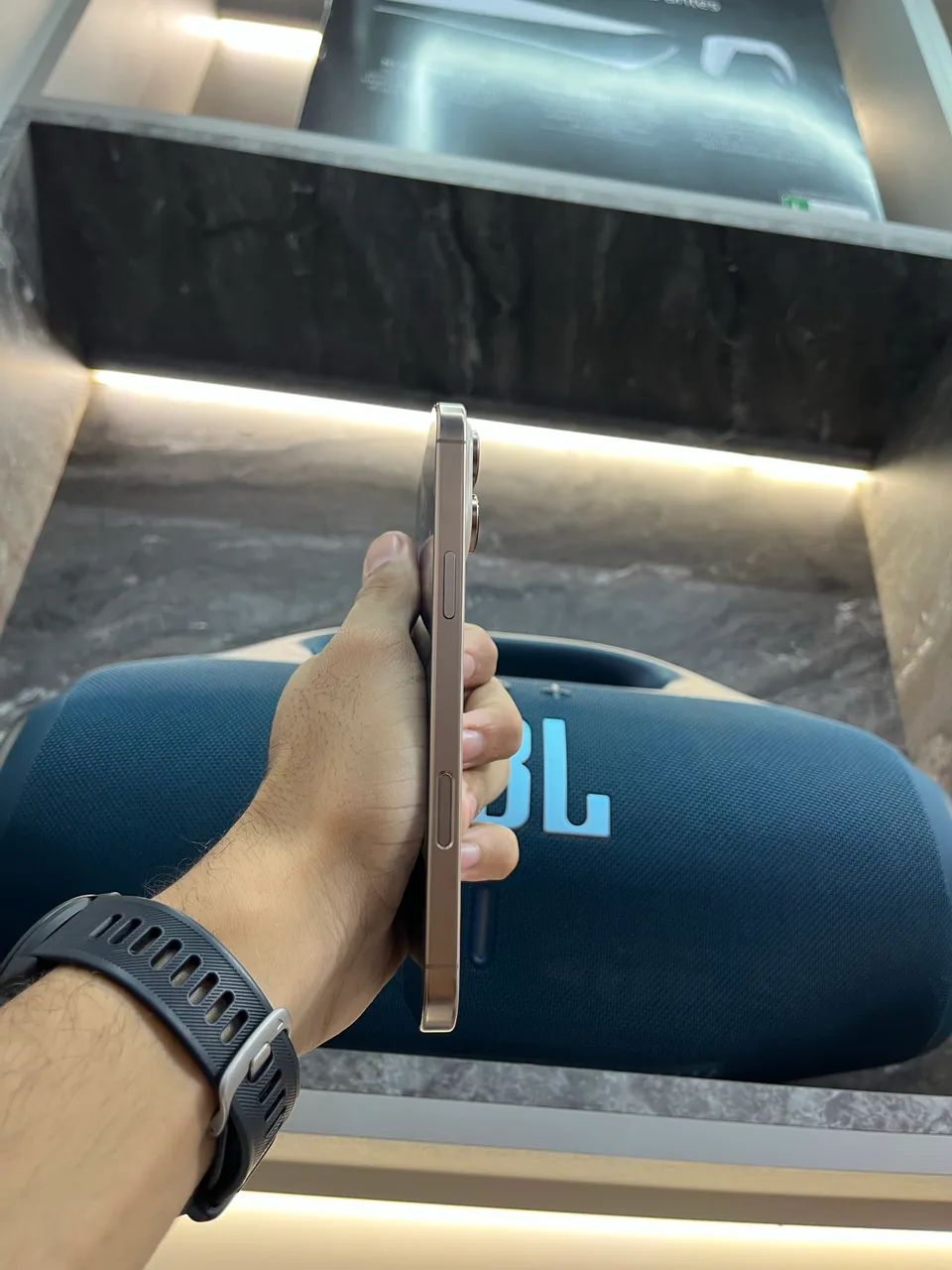 iPhone 16 Pro Max 256GB Original com Garantia - Foto 2