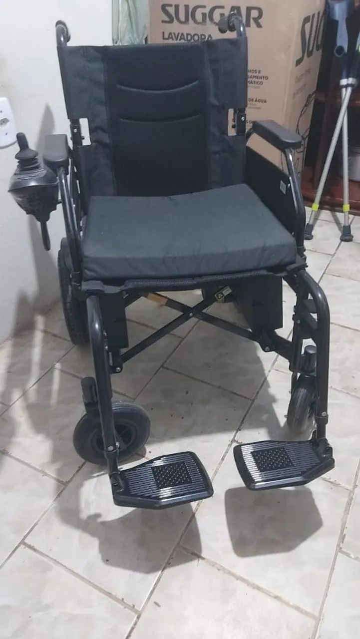 Cadeira de Roda e Muletas