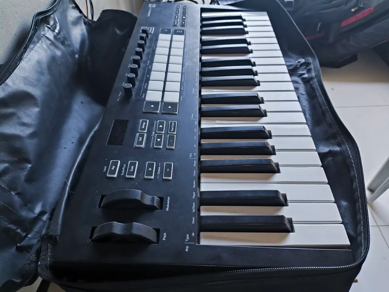 ダイエットフード Lowkey Controlador Novation Launchkey 37 Mini MK4 - Produto Seminovo