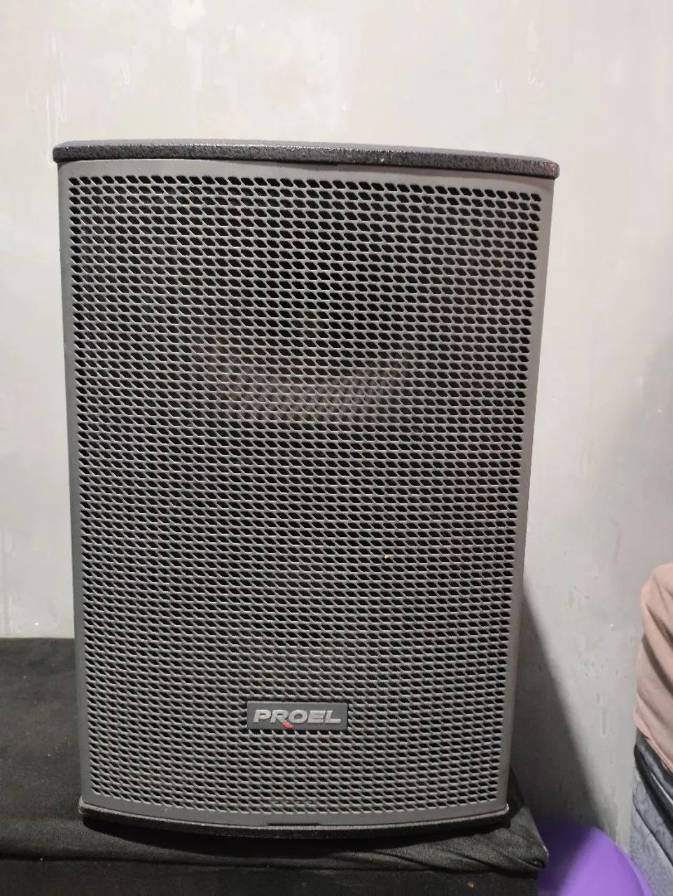 Vendo caixa de som amplificada profissional 