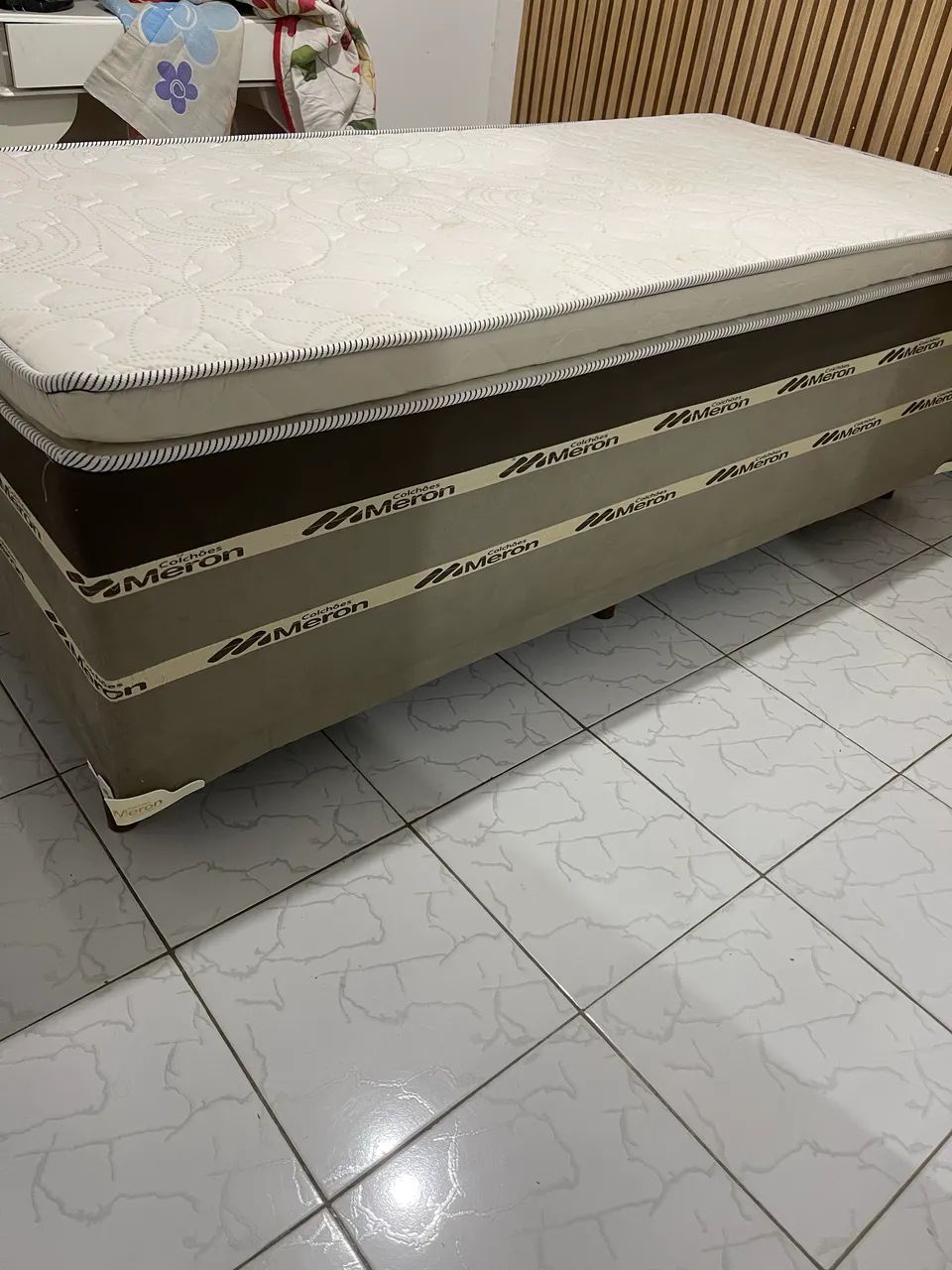 Cama solteiro seminova 