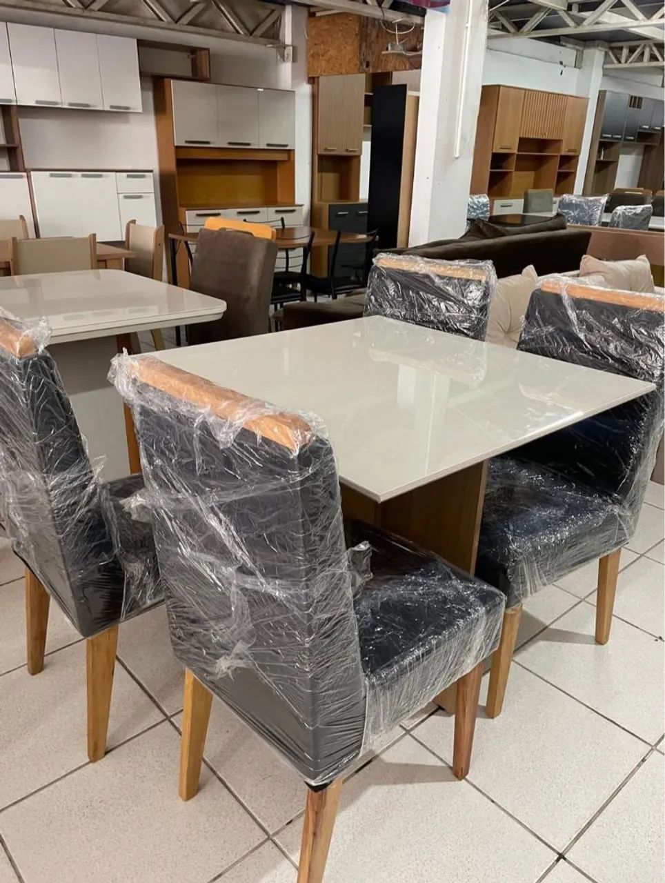 Mesa de jantar ... completa a pronta entrega 