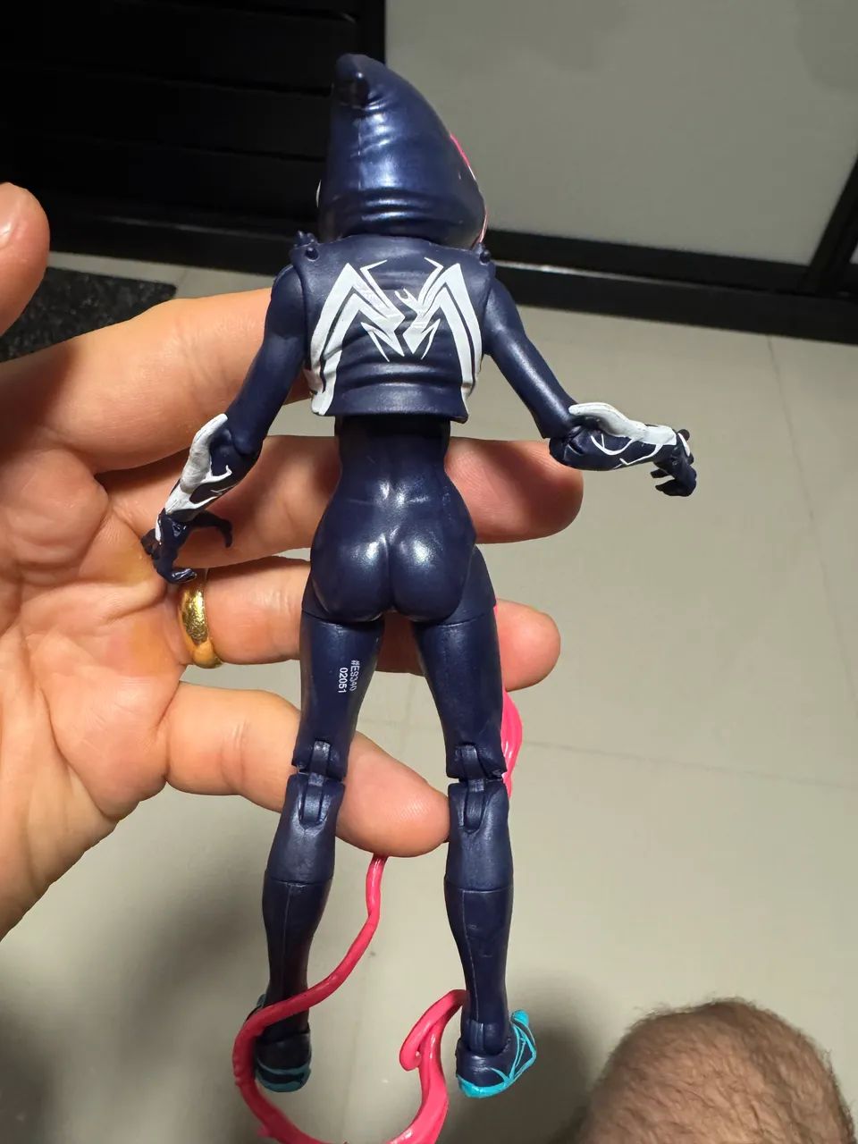 Marvel Legends Gwenom (Ghost-Spider Venomizada) - Foto 5
