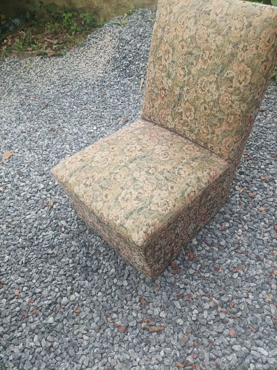 Conjunto de sofá modulado com 03 poltronas e uma mesinha  - Foto 4