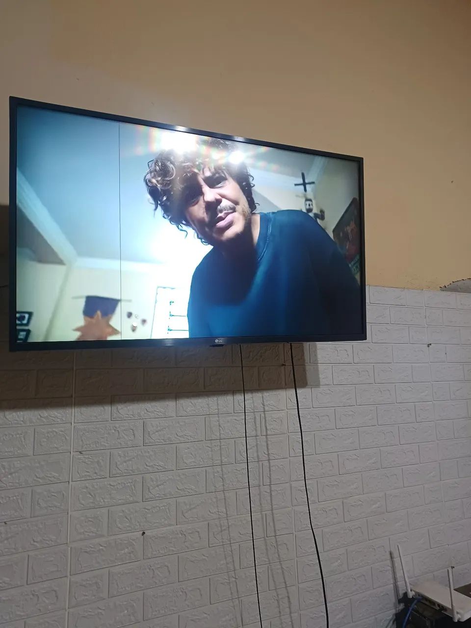 Smart tv 40 polegadas LG , 2 linhas na tela não atrapalha em.nada - Foto 2