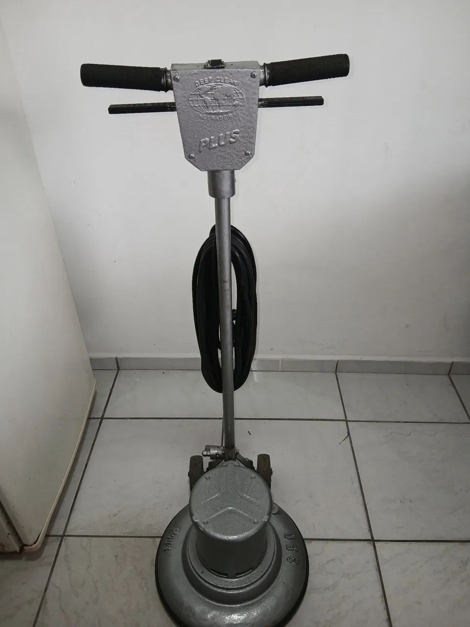 Vendo enceradeira 350 
