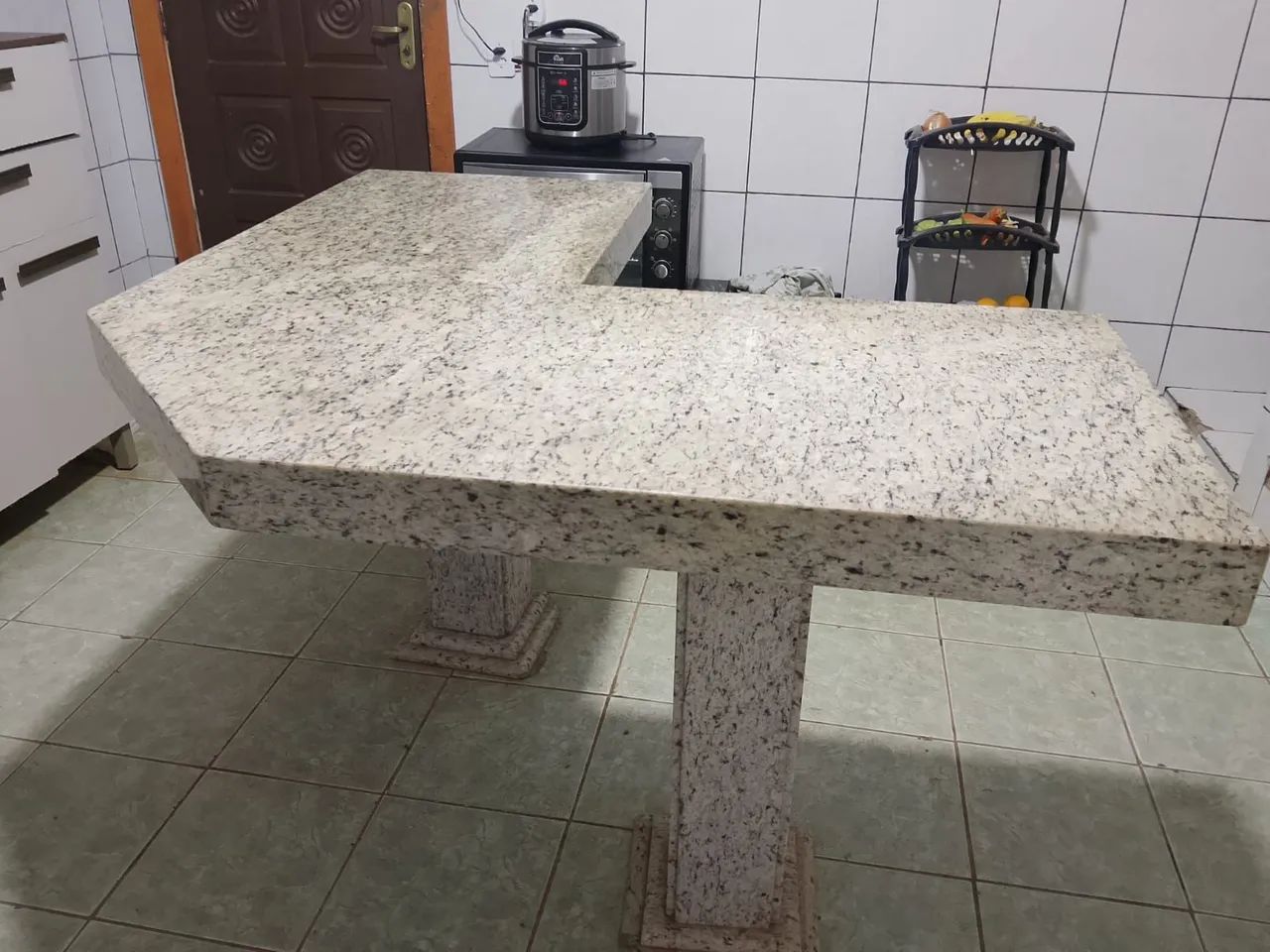 Mesa e pés  em granito