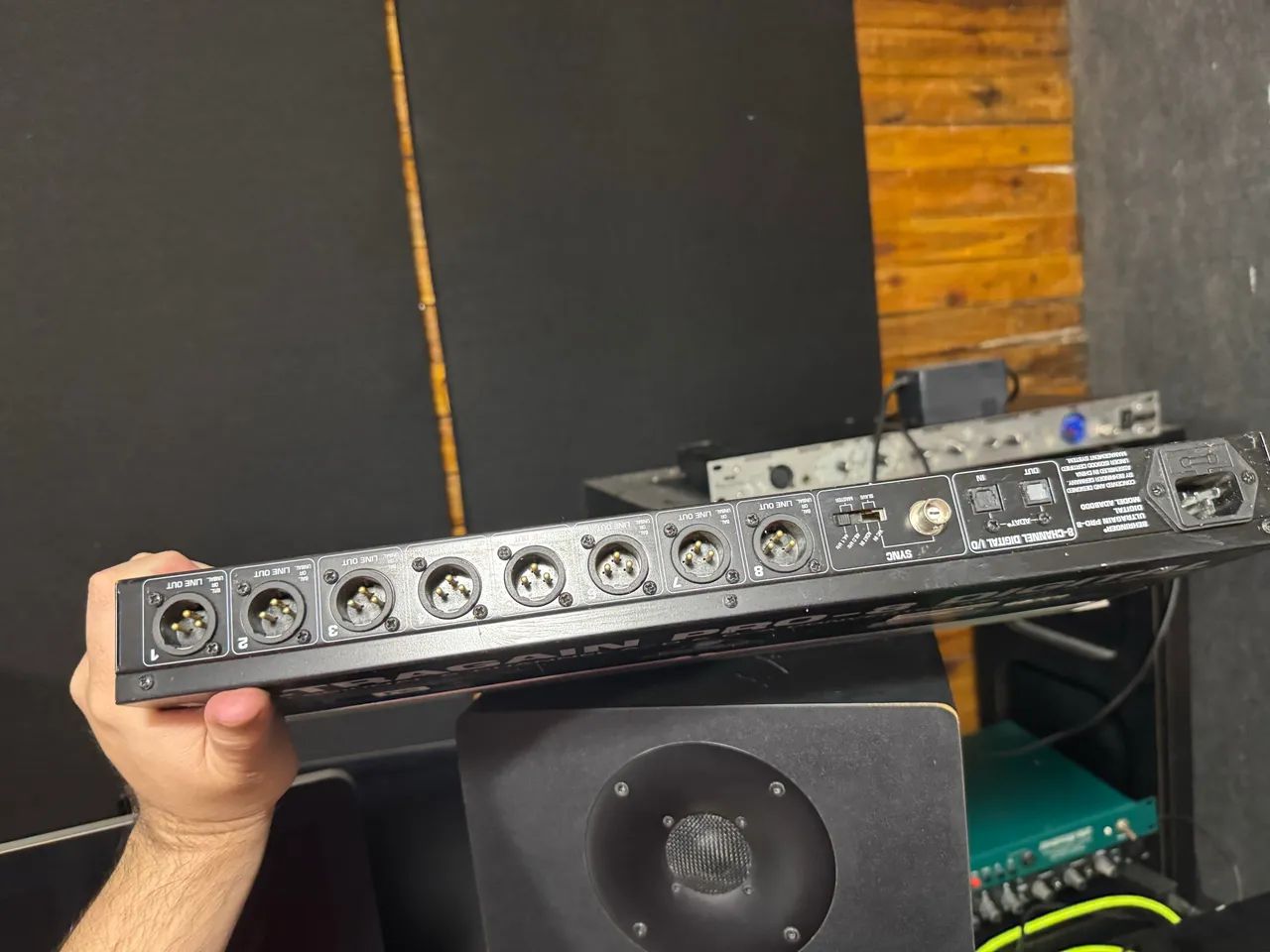 Ultragain Pro-8 Digital (ADA8000) Behringer