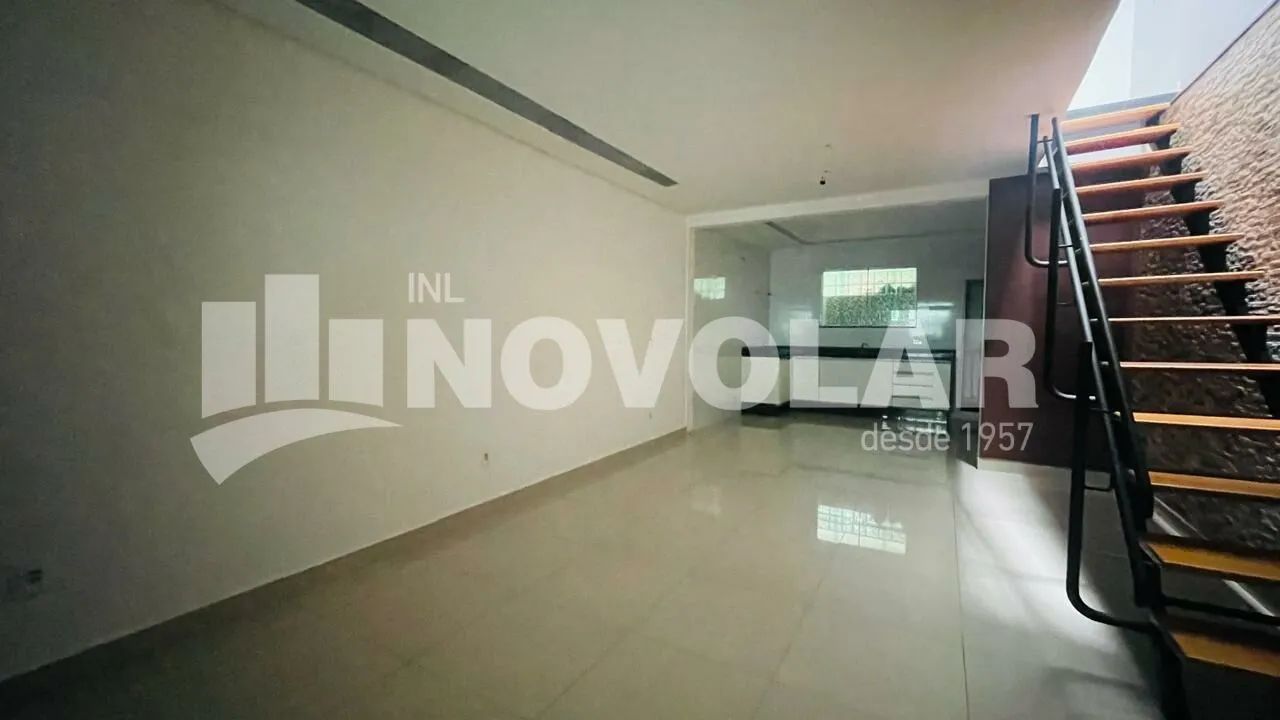 Casa assobradada na Vila Medeiros com 3 dormitórios e uma vaga