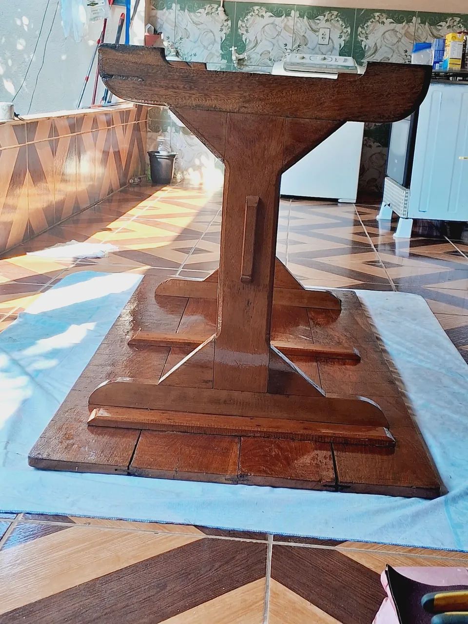 MESA DE MADEIRA COM 4 CADEIRAS  - Foto 4