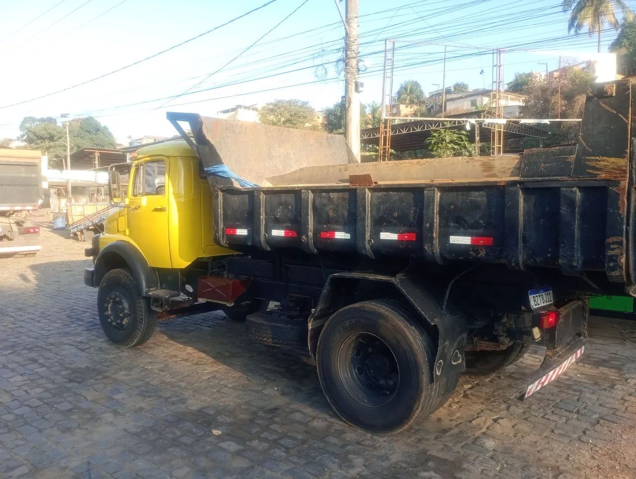Caminhão basculante 