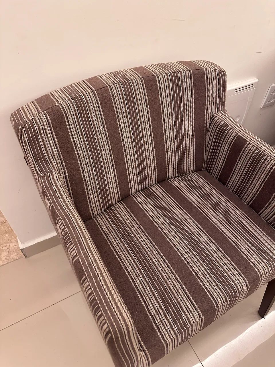 Poltrona Decorativa para Sala Confortável Tecido Veludo - Foto 2