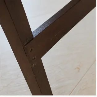 MESA COM TAMPO DE MÁRMORE 80 × 80 CM E PÉS DE MADEIRA - Foto 2