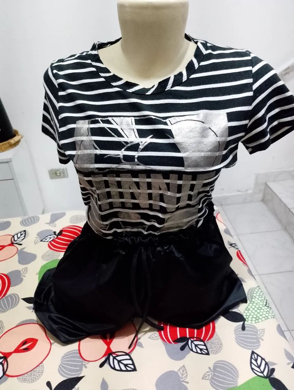  Lote com 40 peças de roupa feminina e unisex  - Foto 4