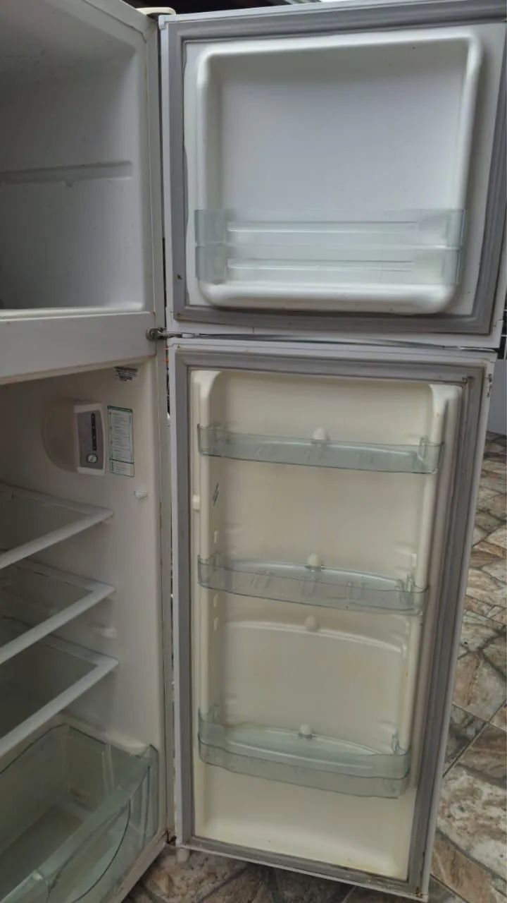 Geladeira Consul 263L - 220V - Foto 2