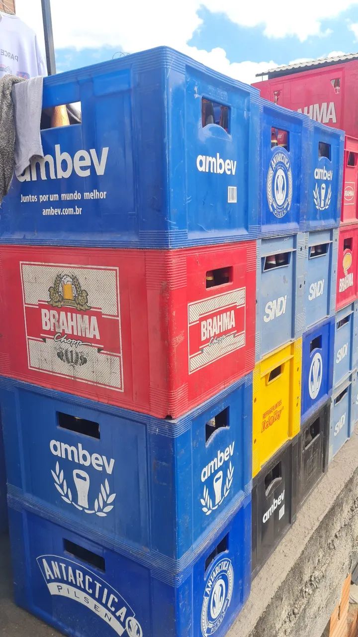 Caixas de cerveja com garrafas 600 ml