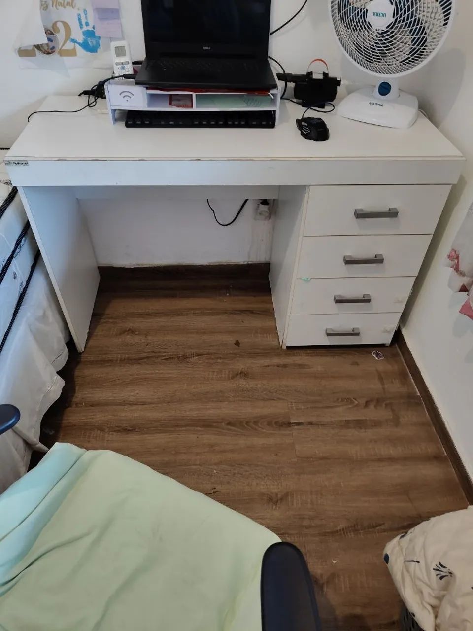 Escrivaninha com 4 gavetas  - Foto 2