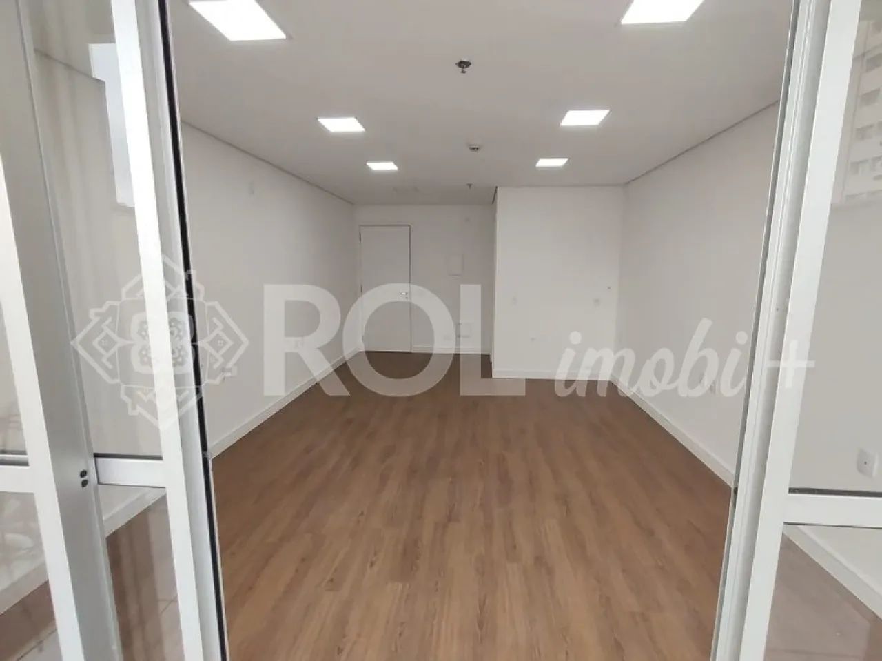 SALA COM VARANDA NA BARRA FUNDA AO LADO DO FÓRUM TRABALHISTA - Foto 2