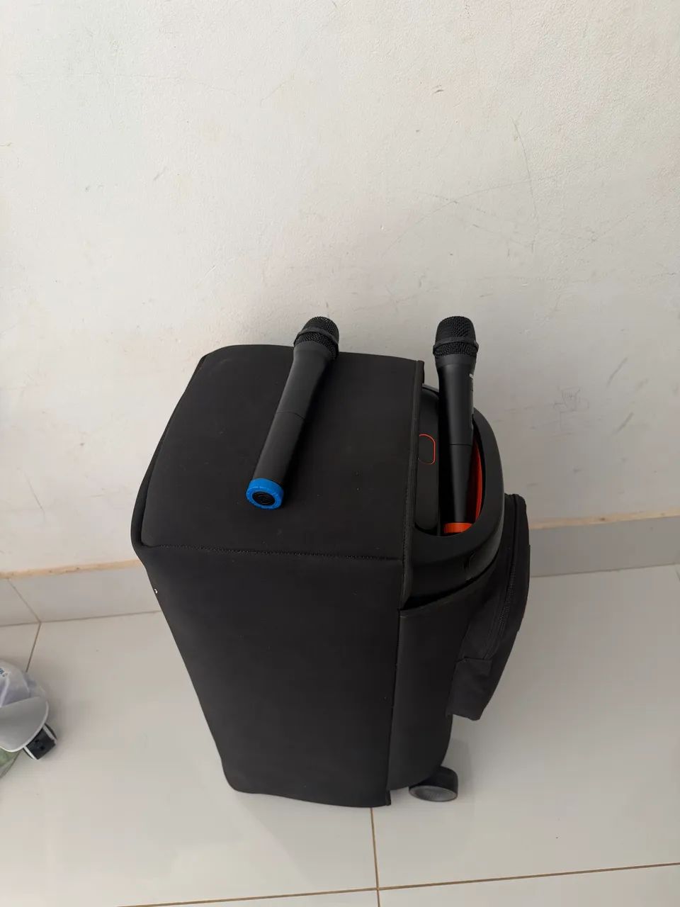 Caixa de som JBL Partybox 320 com microfone - Foto 5