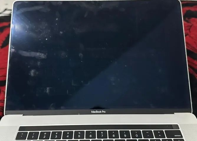macbook pro processador i7  ano 2019 com tuch bar com 320 clicos novo  15 polegadas - Foto 2