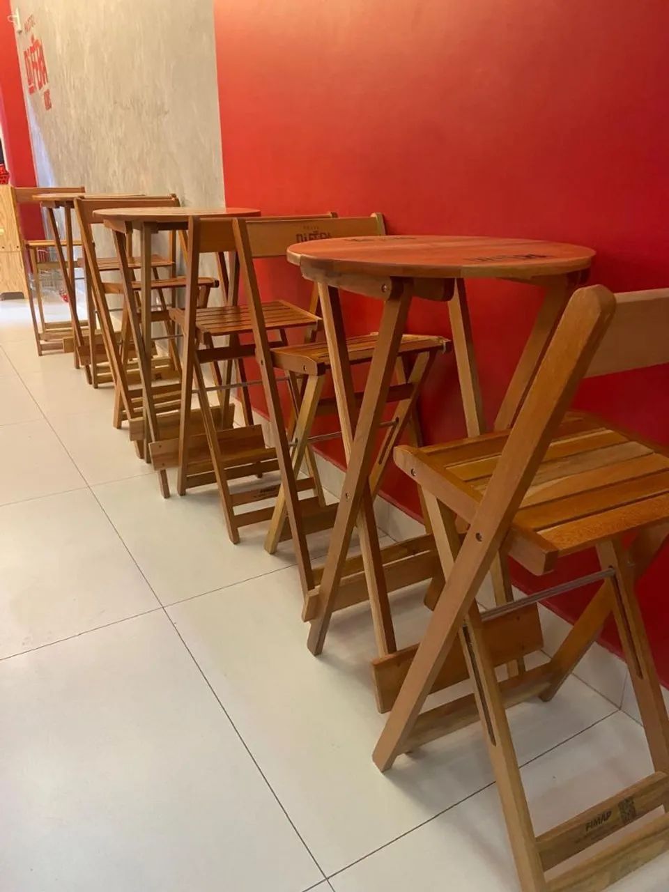 Mesa bistro de madeira com 2 cadeiras