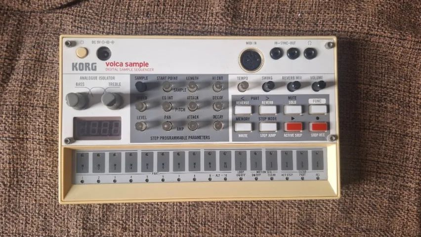 KORG VOLCA SAMPLE na caixa com manual sem fonte Digital Sampler
