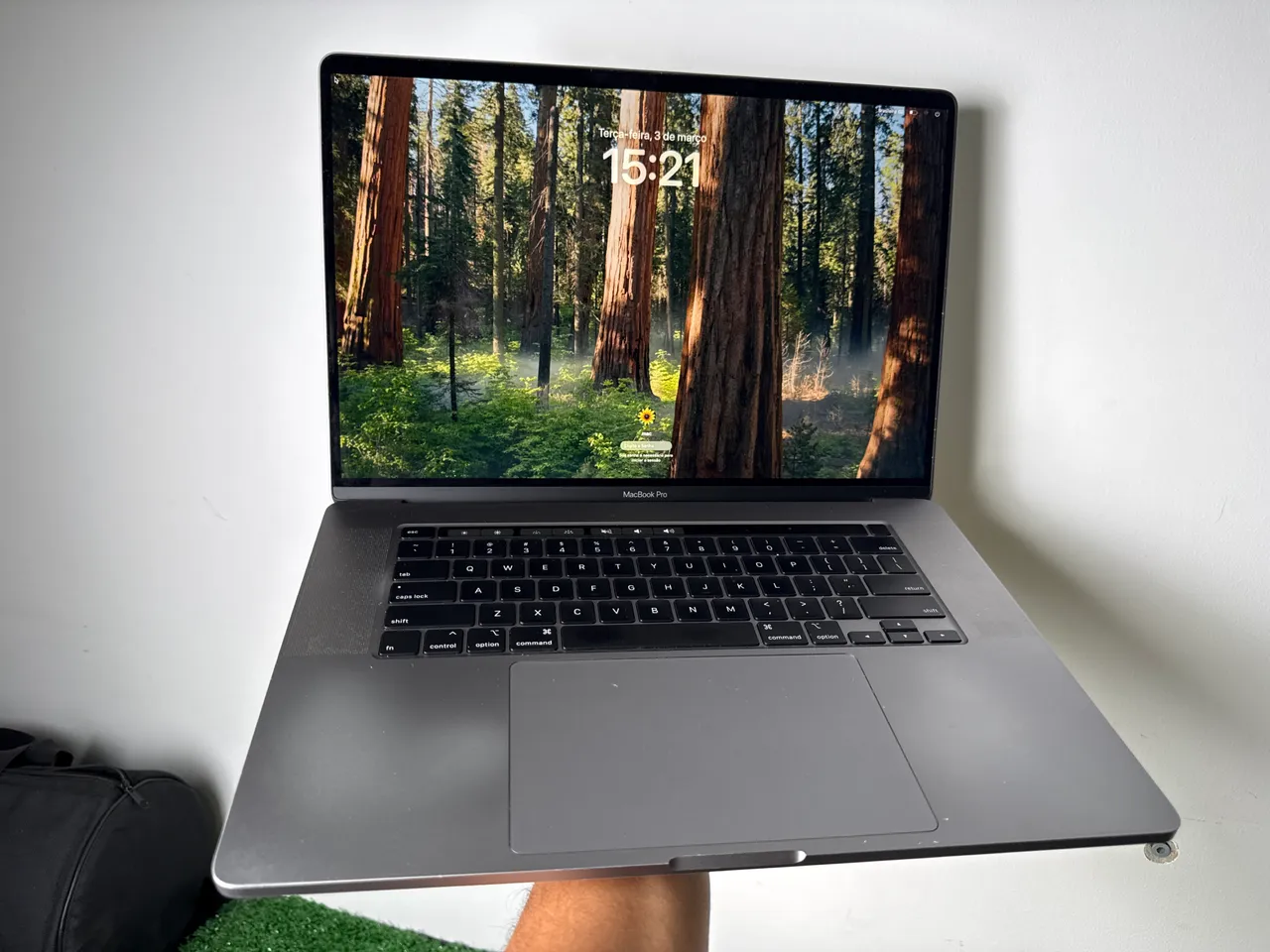 MacBook Pro 16