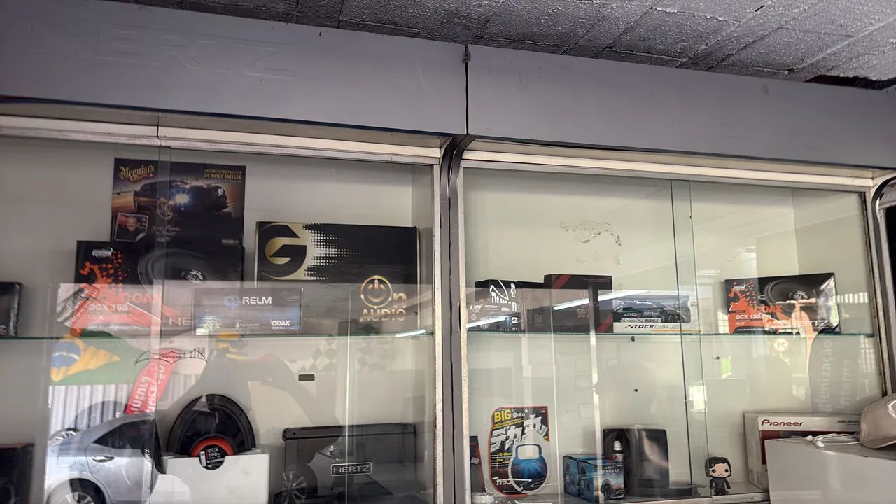 Vendo 2 vitrines 