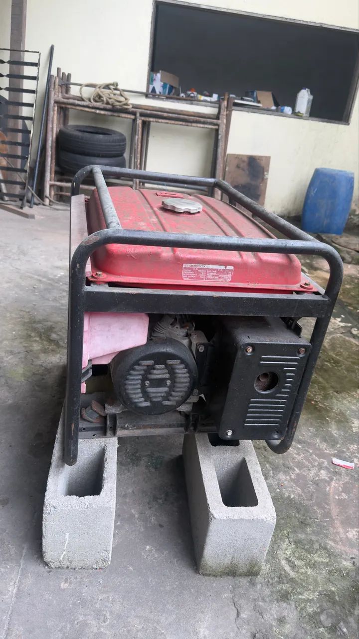 Gerador Honda semi novo