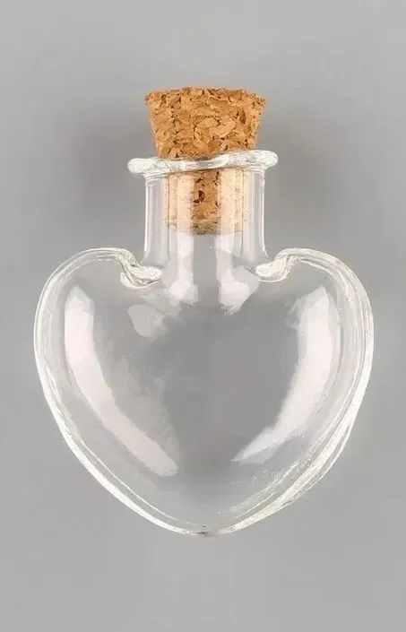 Kit com 10 frascos decorativos de vidro com tampas em formato de coração. - Foto 2
