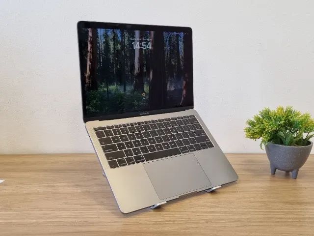 Apple MacBook Pro 2017 - Core i5 | 256GB SSD | 8GB LPDDR3 | 13.3"