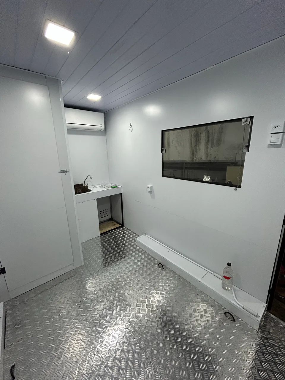Trailer camarim com banheiro 