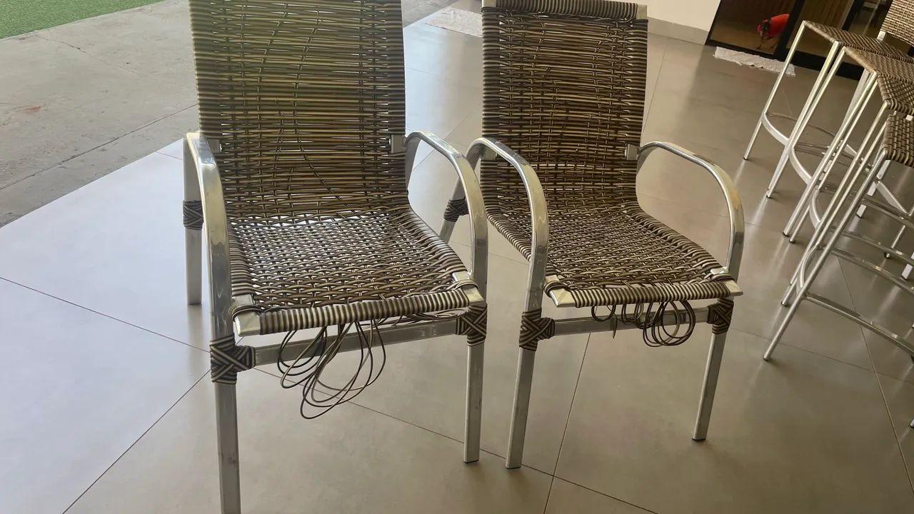 Mesa com 6 cadeiras dê alumínio e fibra - Foto 2