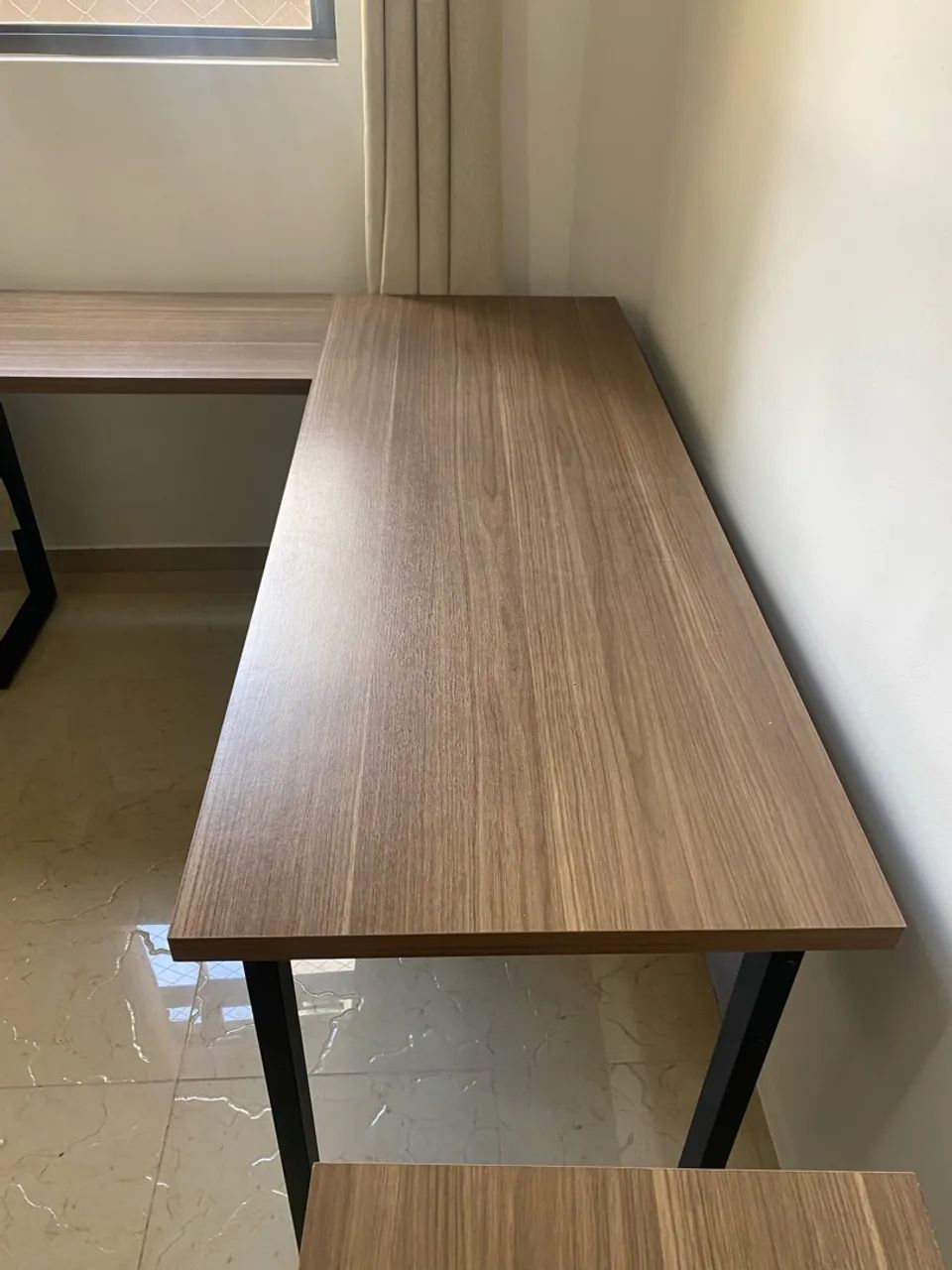 Mesa de escritório e armário  - Foto 2