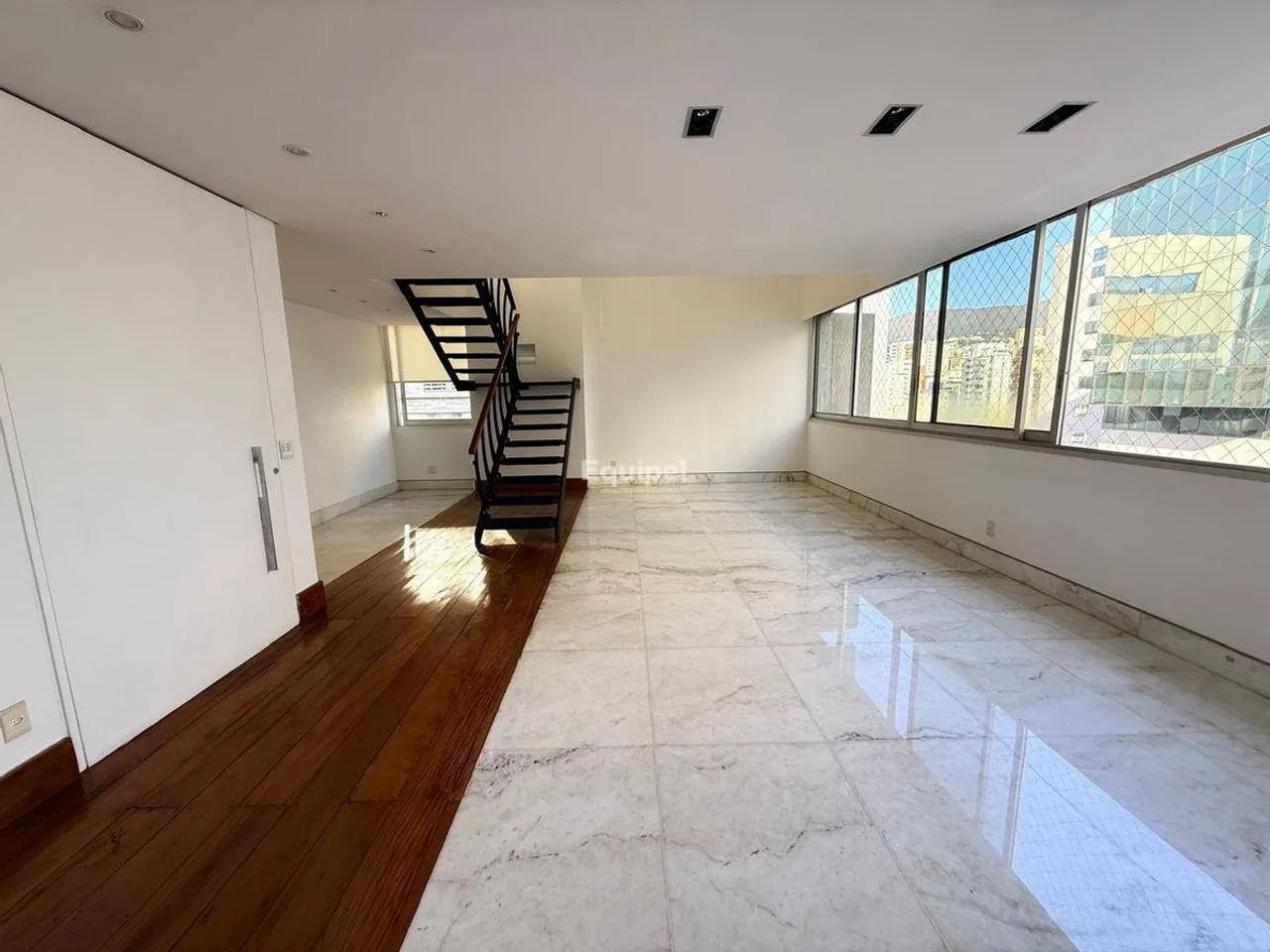 Cobertura Duplex de Alto Padrão na Savassi | 275m², 4 Quartos e Área de Lazer Privativa - Foto 2