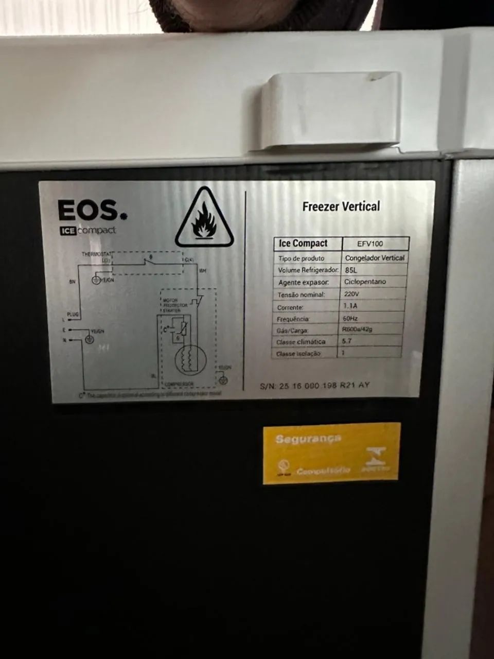 Freezer vertical EOS 85 litros branco 220v - Foto 2