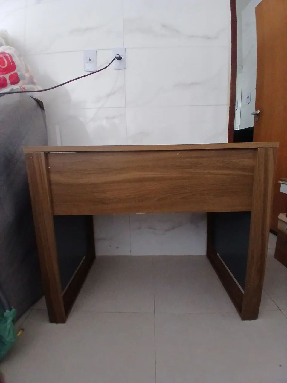 Vendo escrivaninha sem gavetas em MDP - Foto 4