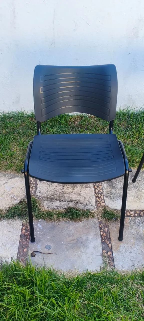 Cadeira Fixa Empilhável Plástica Turim