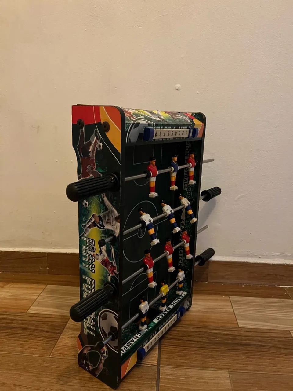 mini mesa de pebolim (ou totó)