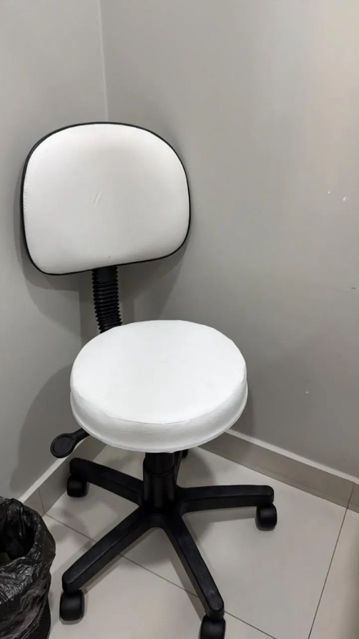 Mocho com encosto nunca utilizado