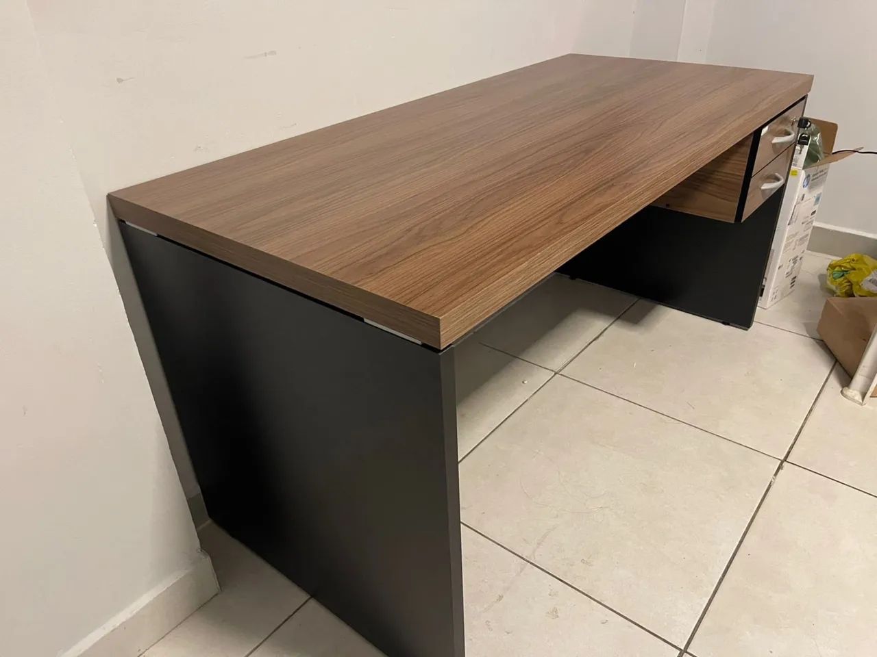 MESA DE ESCRITORIO 1.50x0.70 COM GAVETAS NOGAL - LOJA IKONMIXOFFICE  - Foto 3