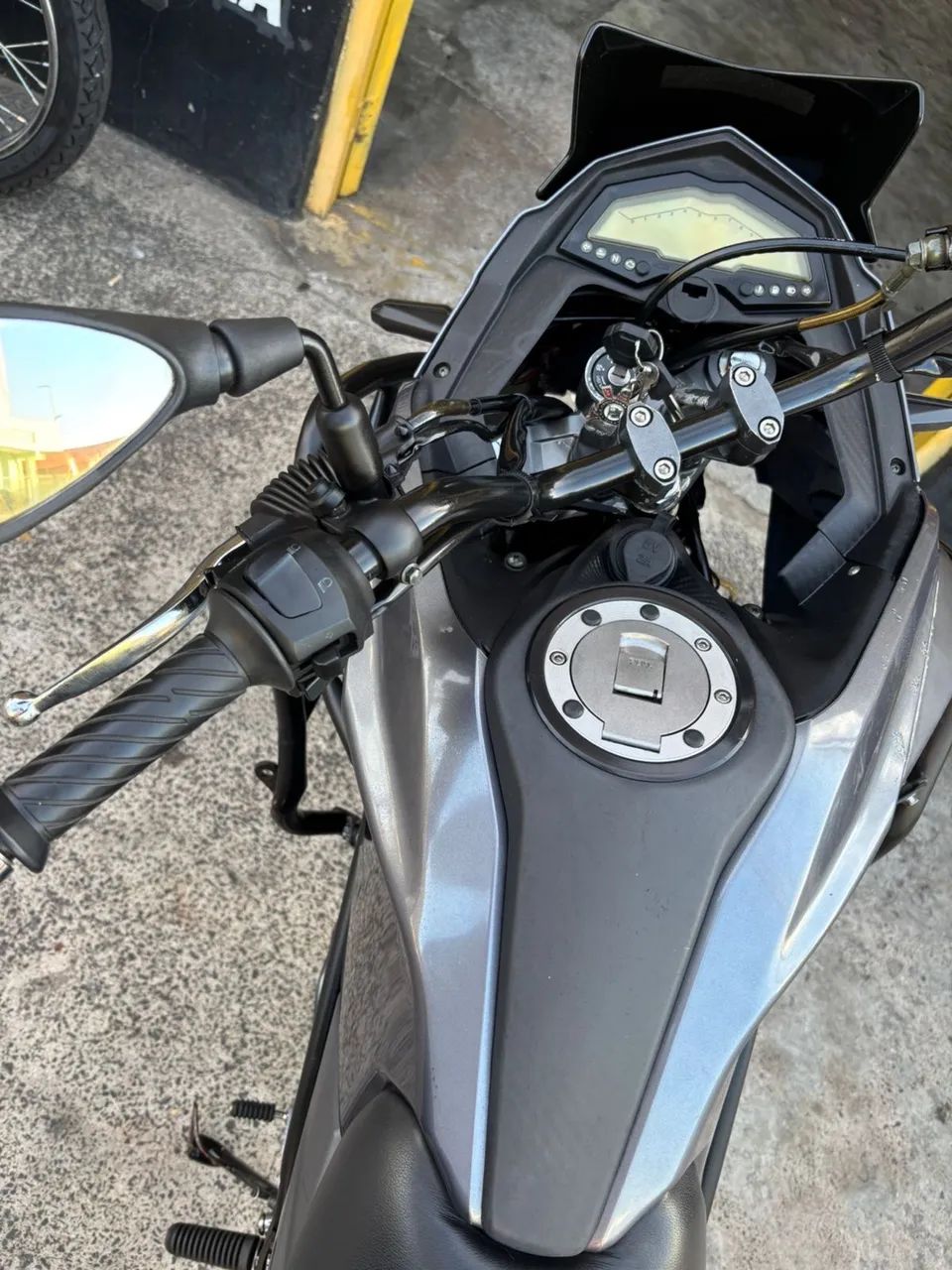 Vendo NH190 Ótimo estado 
