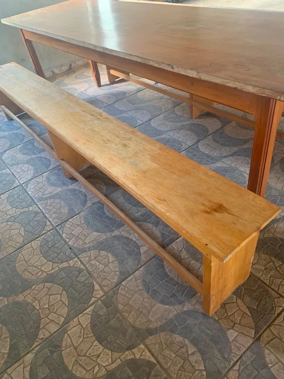 Mesa de Mogno com 2 bancos de cerejeira - Foto 2