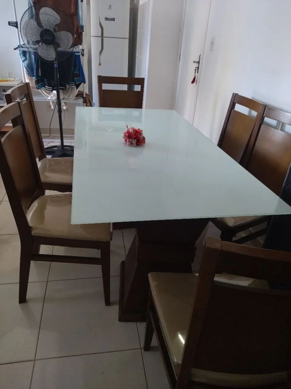 Mesa de jantar 6 cadeiras madeira 1200,00