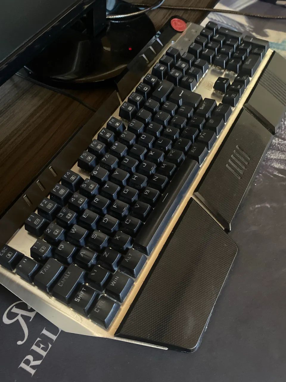 Teclado mecânico memesis 