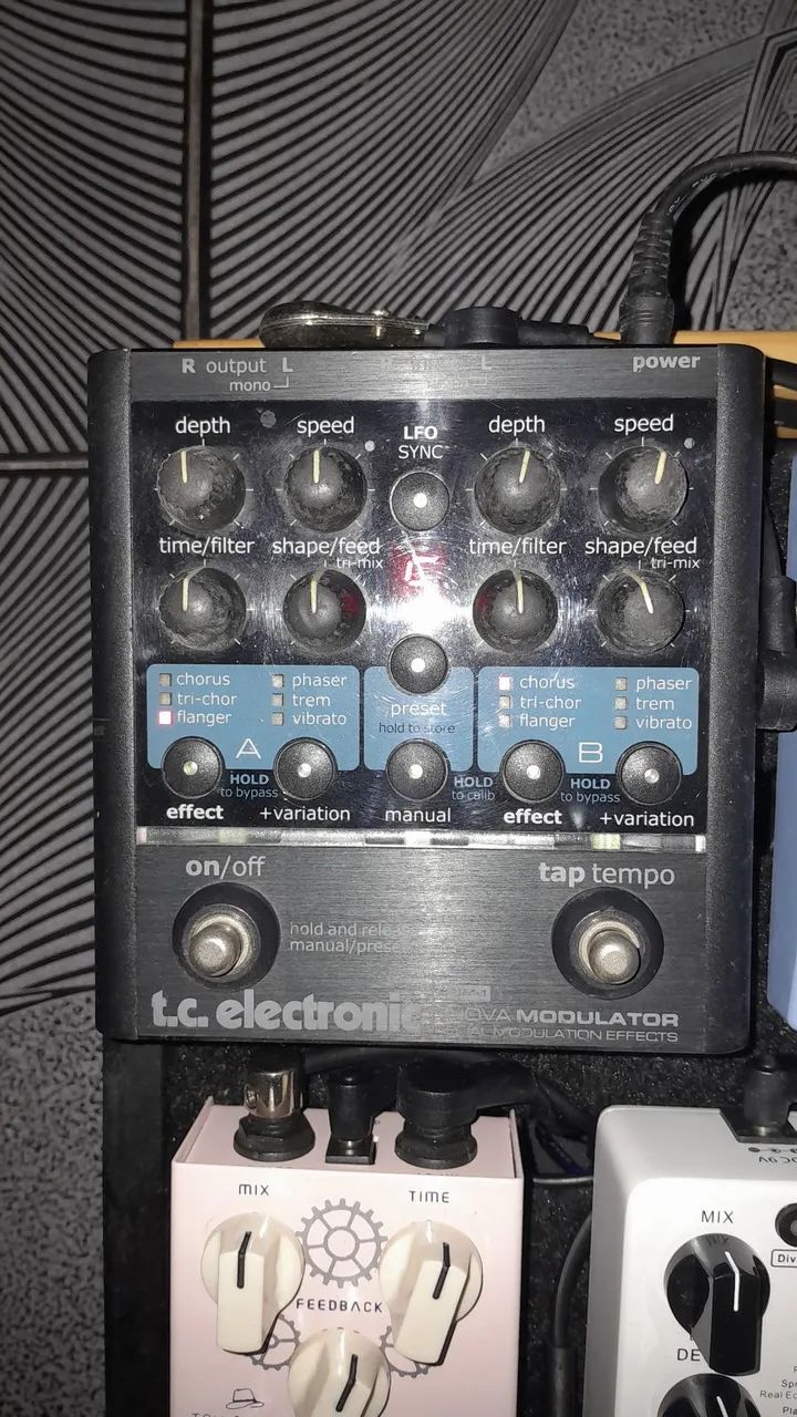Pedal Nova Modulator TC electronic - Instrumentos musicais - Barra