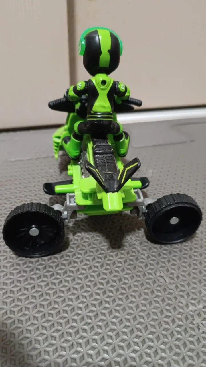 Ben 10 Veículo Quadriciclo com Boneco Original - Foto 3